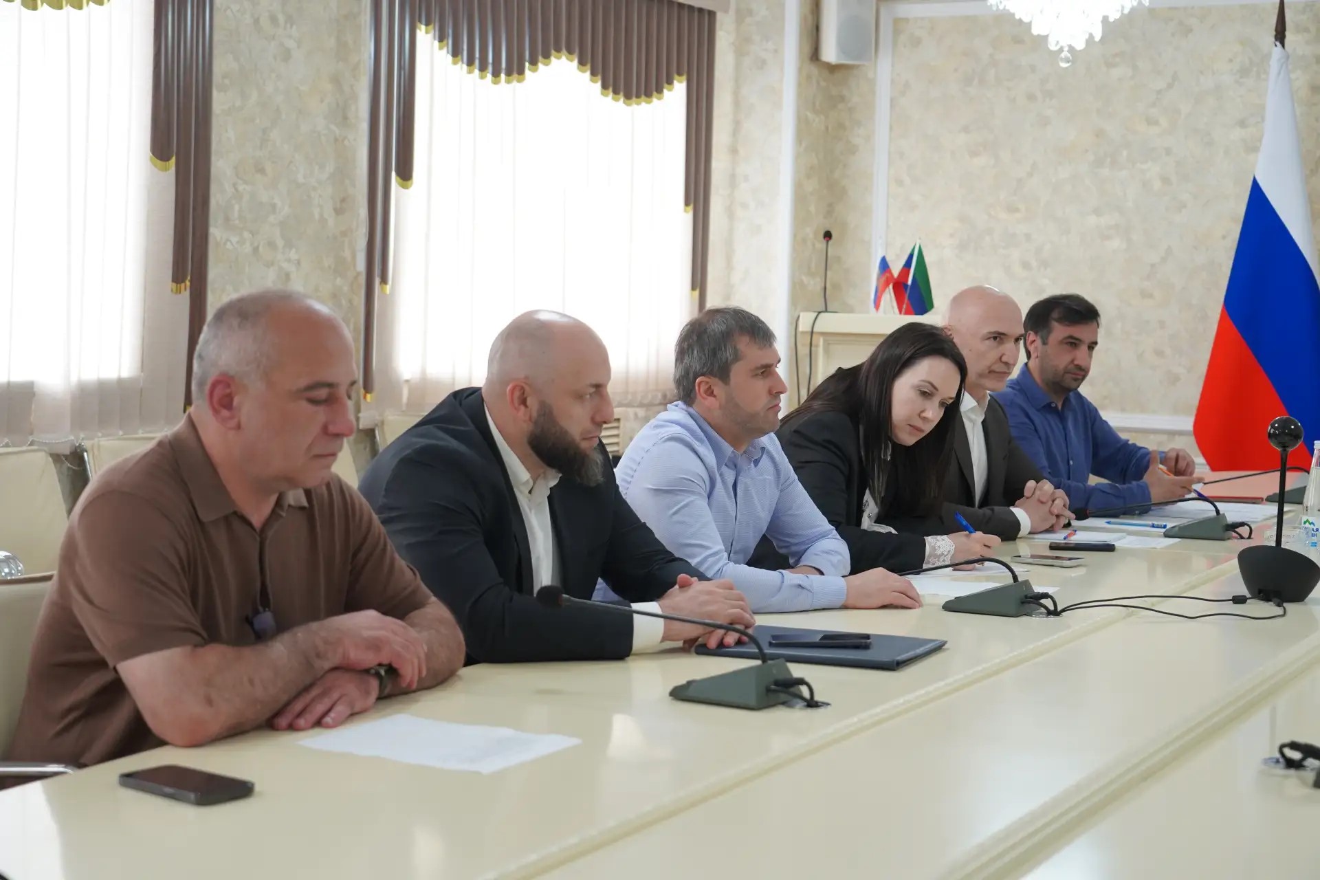 Первый заместитель министра промышленности и торговли Республики Дагестан Хаджимурад Омаров провел выездной прием граждан в городе Хасавюрт.