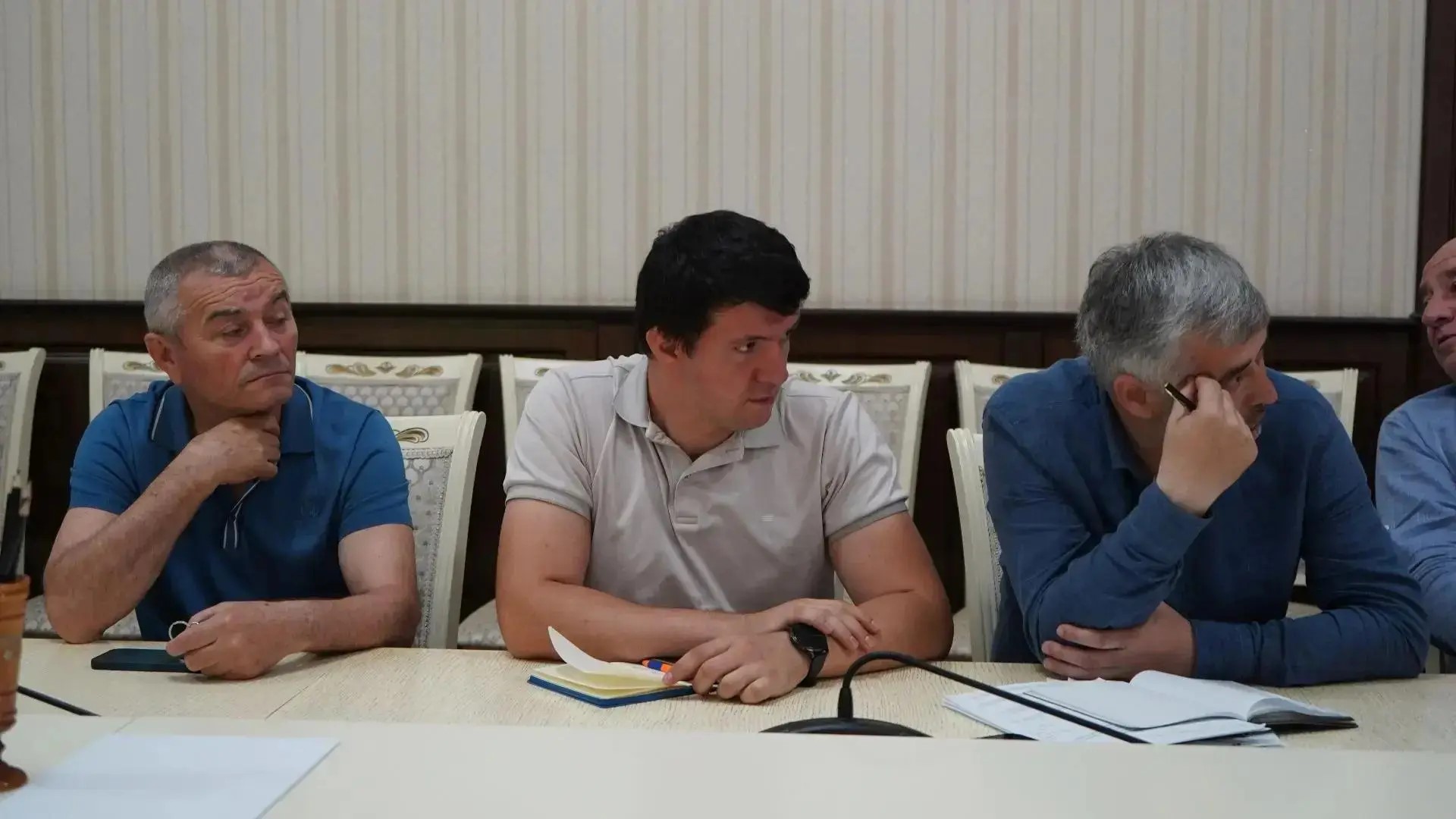 Заместитель министра промышленности и торговли Республики Дагестан Мадина Каибова провела выездной прием граждан в г. Дербент.